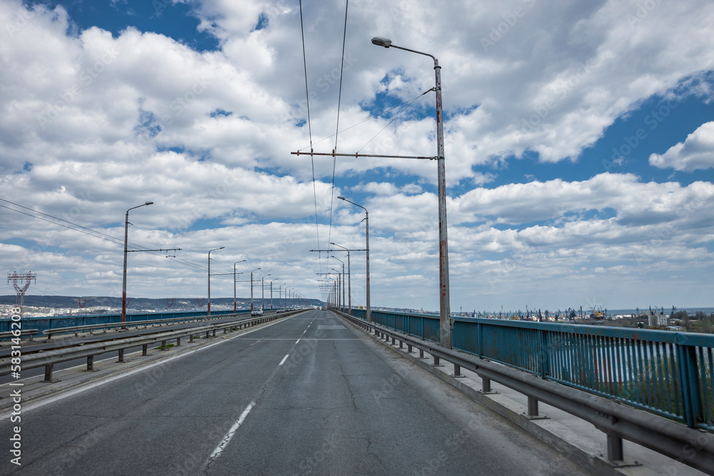 Autobahnbrücke zur Oblasthauptstadt Warna in Bulgarien