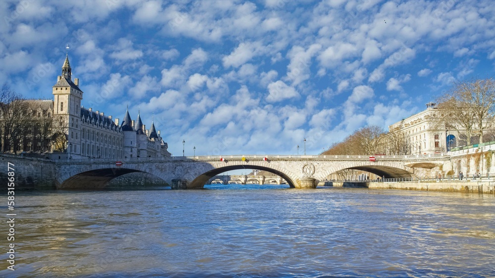 Obraz premium Paris, the pont au Change, and the Conciergerie 