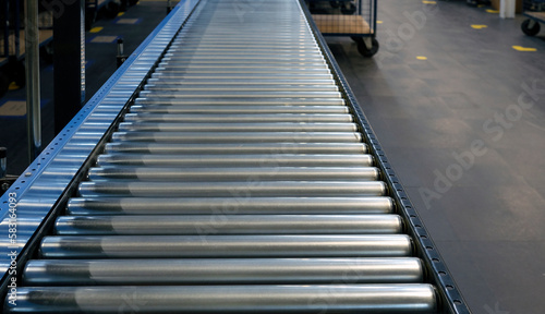 Fototapeta Naklejka Na Ścianę i Meble -  Conveyor belt inside a manufacturing site or distribution warehouse