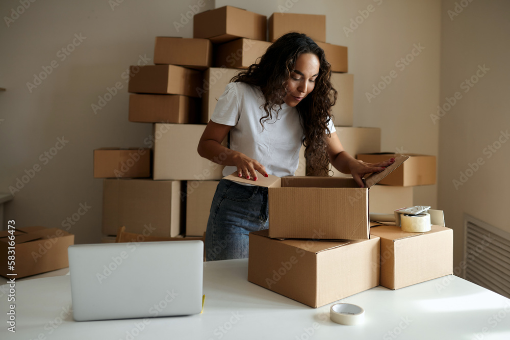 Young Asian female business owner online prepare parcel boxes for customers to call and talk to customers to confirm receipt of goods. Check balance and delivery address and phone number Young Asian female business owner online prepare parcel boxes for customers to call and talk to customers to confirm receipt of goods. Check balance and delivery address and phone number