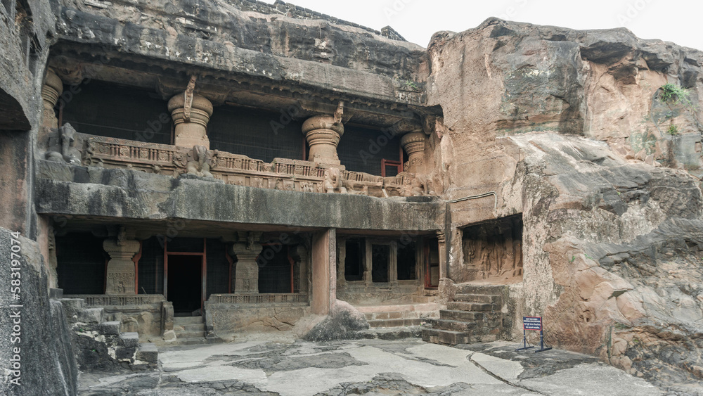 Ellora is a complex of cave temples of the three most popular religious and philosophical movements in India: Buddhism, Hinduism and Jainism.