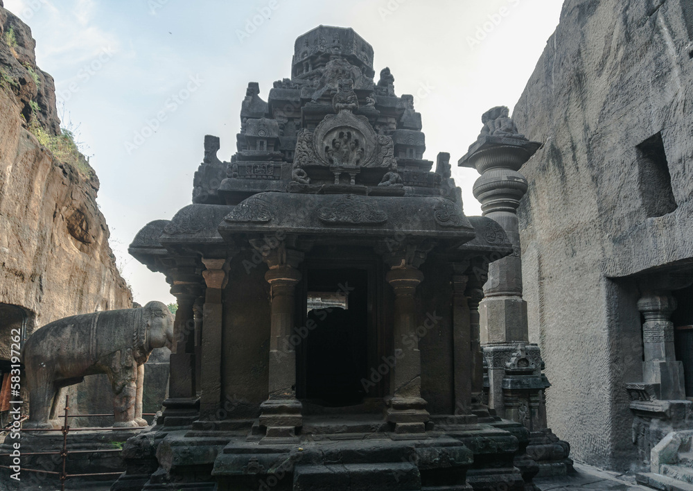 Ellora is a complex of cave temples of the three most popular religious and philosophical movements in India: Buddhism, Hinduism and Jainism.