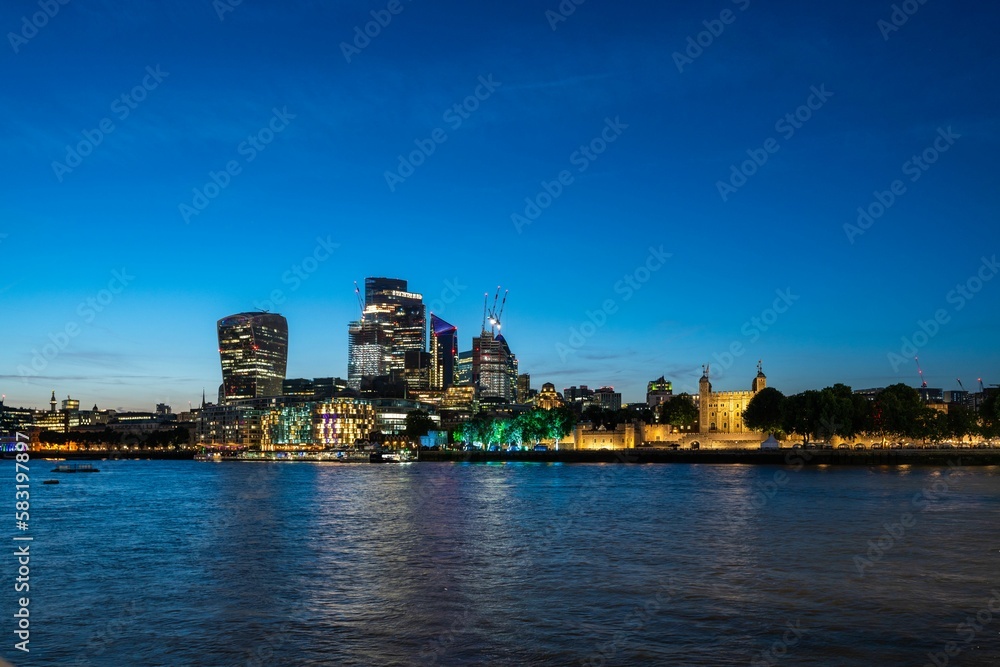 Scenic shot of the city skyline in London during dusk