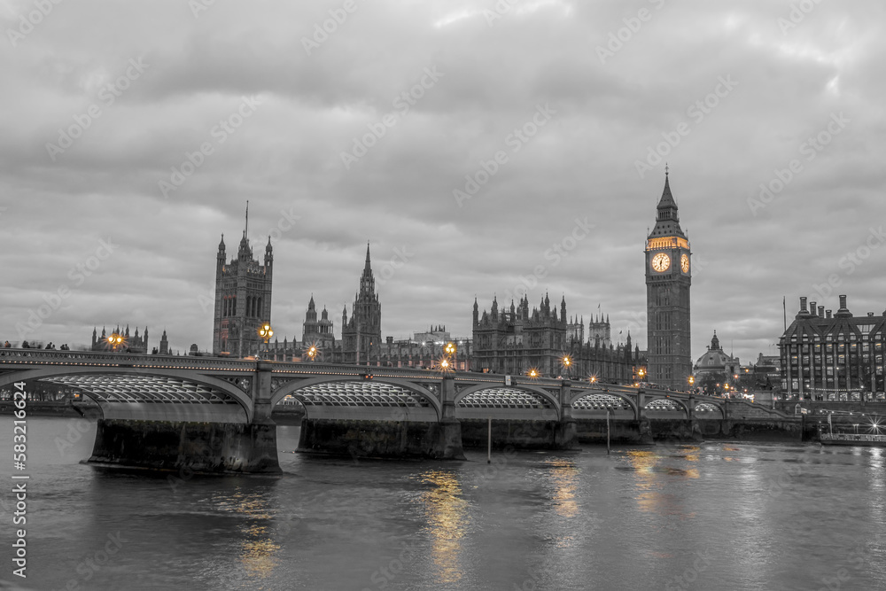 Fototapeta premium Big Ben perspective from the other side of the Thames.