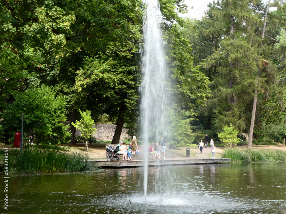 Fototapeta premium Fontäne im Schloßpark Fulda