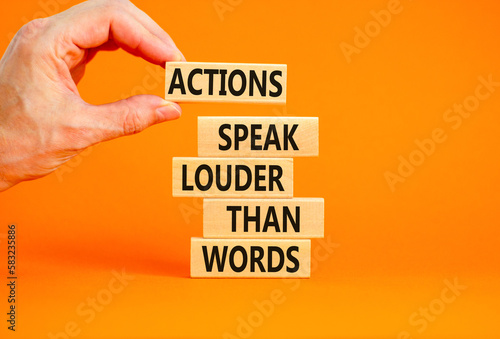 Cuadro en lienzo Actions speak louder words symbol