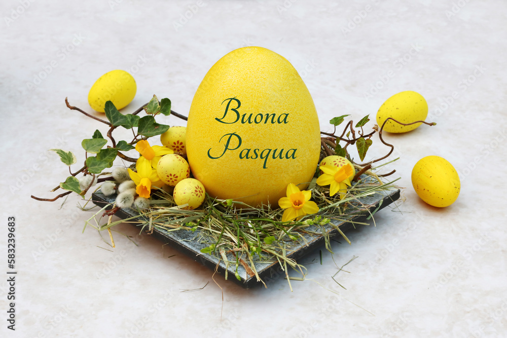 Cartolina d'auguri di buona Pasqua: nido di Pasqua con uova di Pasqua