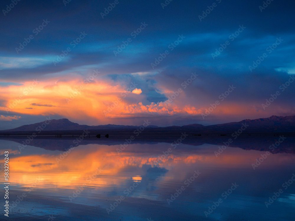 ウユニ塩湖の夕日