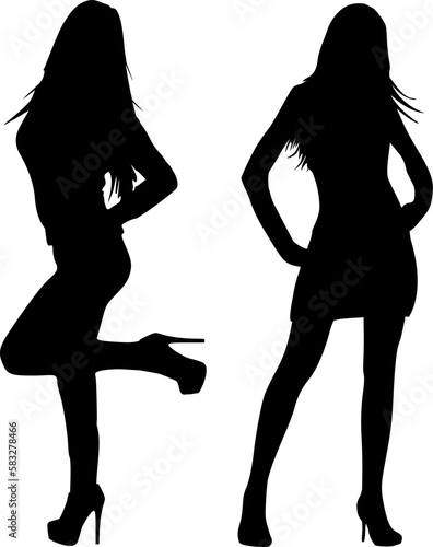 Silhouette: Zwei selbstbewusste junge Frauen mit sexy Kleidung und Pose