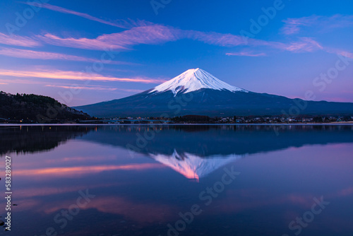 河口湖から富士山と朝焼け