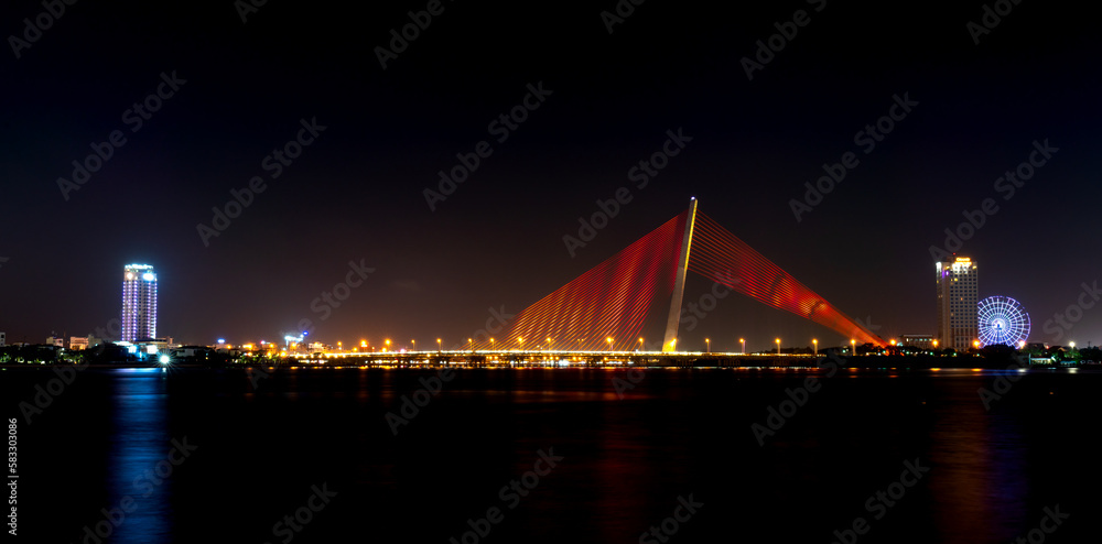 Naklejka premium See Tran Thi Ly Bridge in Da Nang City, Vietnam at night