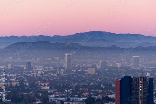 Mist rolls in from the Pacific Ocean into the Los Angeles Basin as evening falls © Andrew