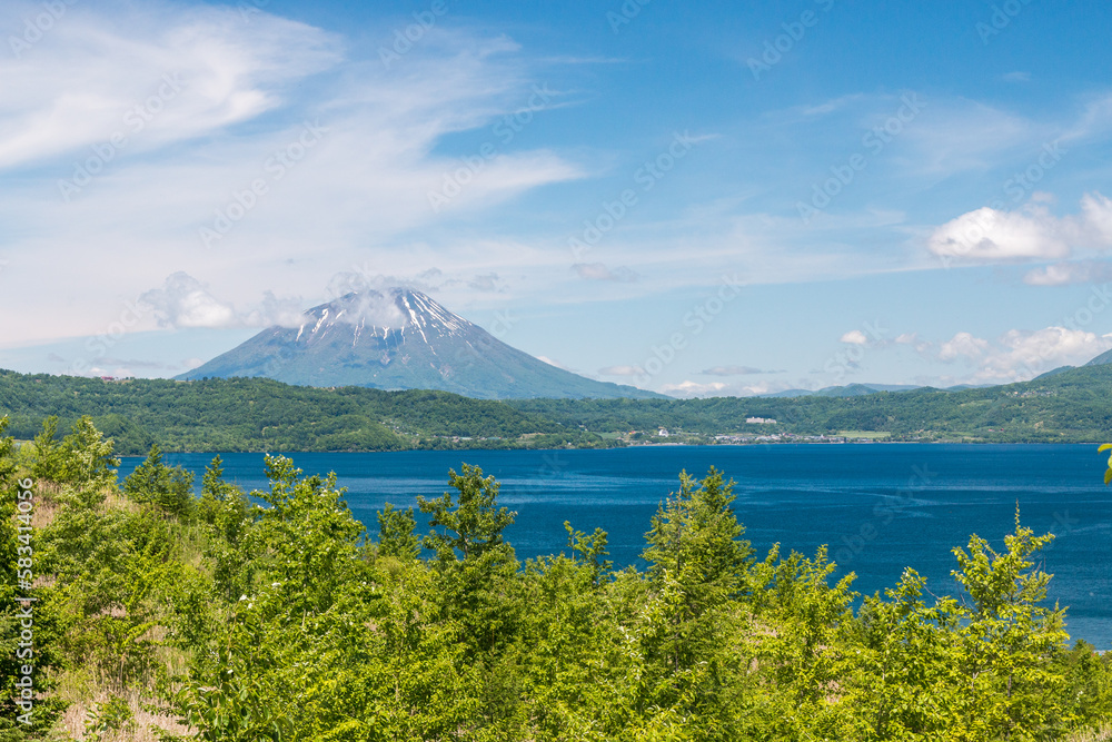 北海道洞爺湖町、初夏の洞爺湖と羊蹄山【6月】
