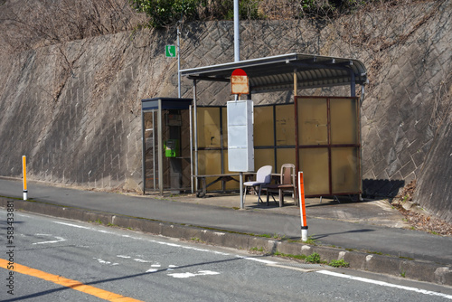 田舎のバス停
