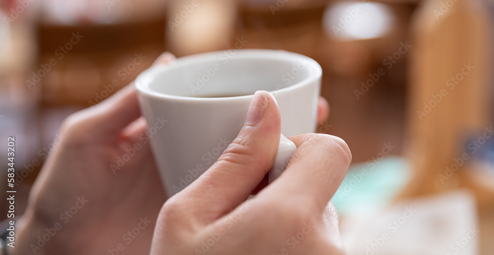 コーヒーを飲む コーヒーを飲む