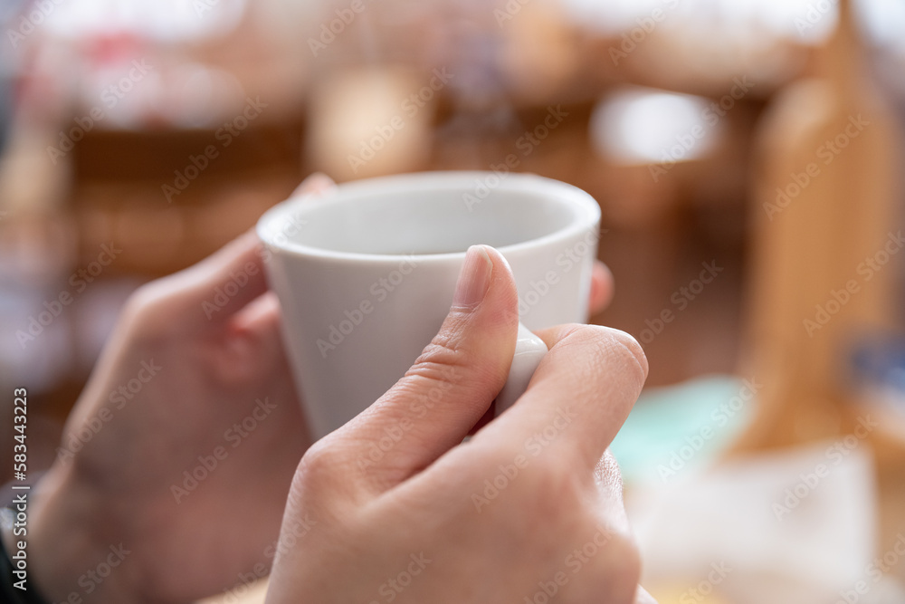 コーヒーを飲む コーヒーを飲む