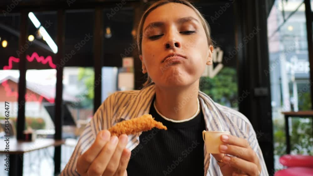 Vidéo Stock Young hungry mixed race woman eating and dancing plant