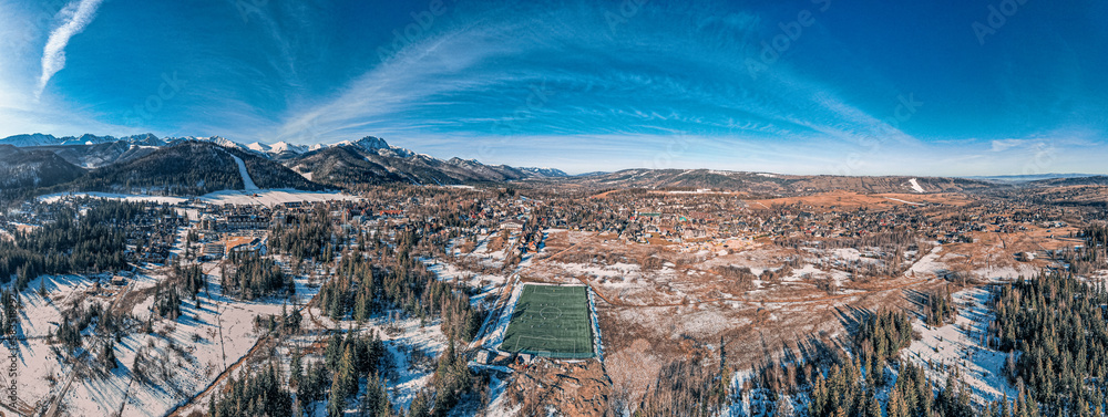 Panorama, góry Tatry zimą z lotu ptaka Zakopane w Polsce.