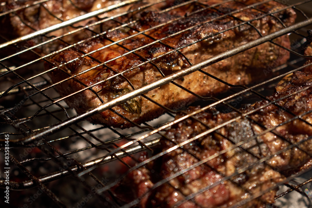 Large chunks of juicy meat are fried in a grid