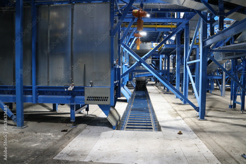 conveyors with waste at the plant for their processing