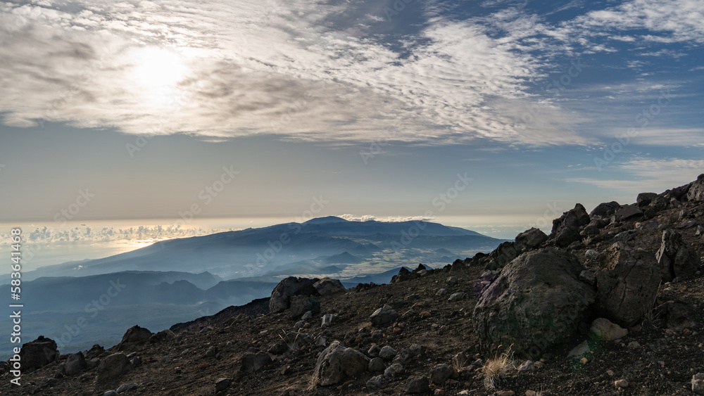 Traumhafter Ausblick vom Berg Piton des Neiges auf der Insel La Réunion im Indischen Ozean (Frankreich) Traumhafter Ausblick vom Berg Piton des Neiges auf der Insel La Réunion im Indischen Ozean (Frankreich)