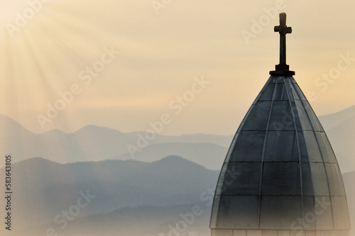 Chiesa campanile luogo di culto e religione