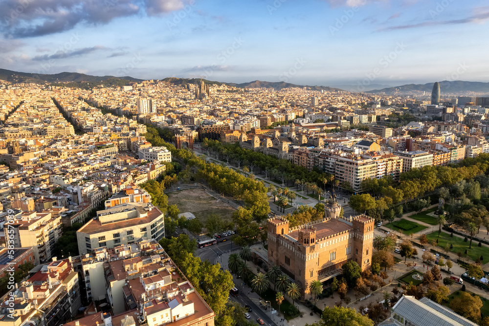 Fototapeta premium Aerial view of Parque de la Ciutatdella and Barcelona, Spain
