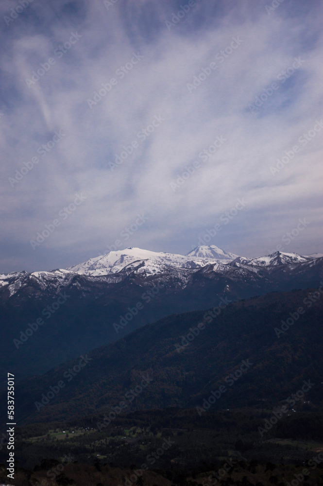Naklejka premium clouds over the mountain