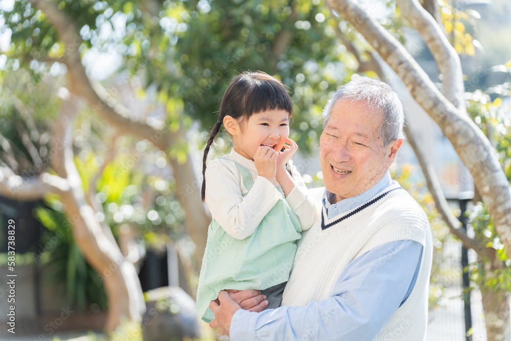 笑顔のおじいちゃんと孫 笑顔のおじいちゃんと孫