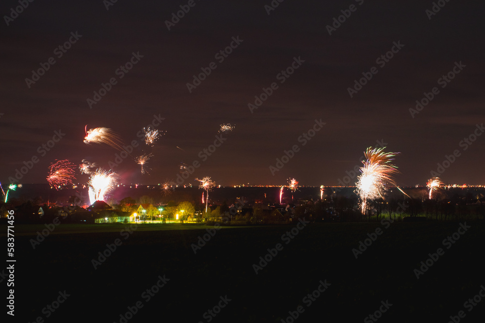 Fototapeta premium Feuerwerk über der Stadt