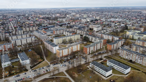 Fotografia aerea panoramica di una citt   Europea vista  dall alto - fotografia con drone dello skyline di un area urbana in Europa