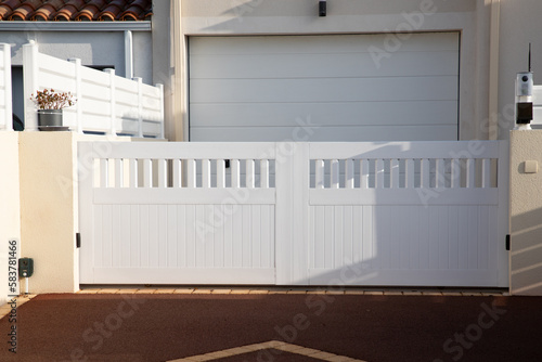 high classic modern white pvc plastic home gate portal of suburb house