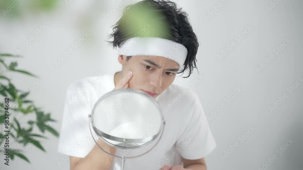 肌荒れを気にする男性　スキンケア　メンズコスメ　男性用化粧品
