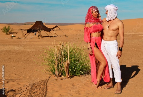 Photos couple in the desert Morocco Sahara