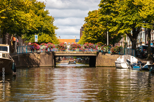 impressionen der grachten in den haag niederlande