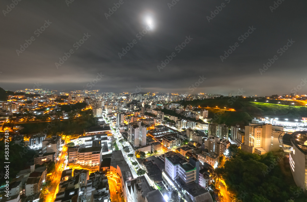 Fototapeta premium Long exposure night view of Juiz de Fora
