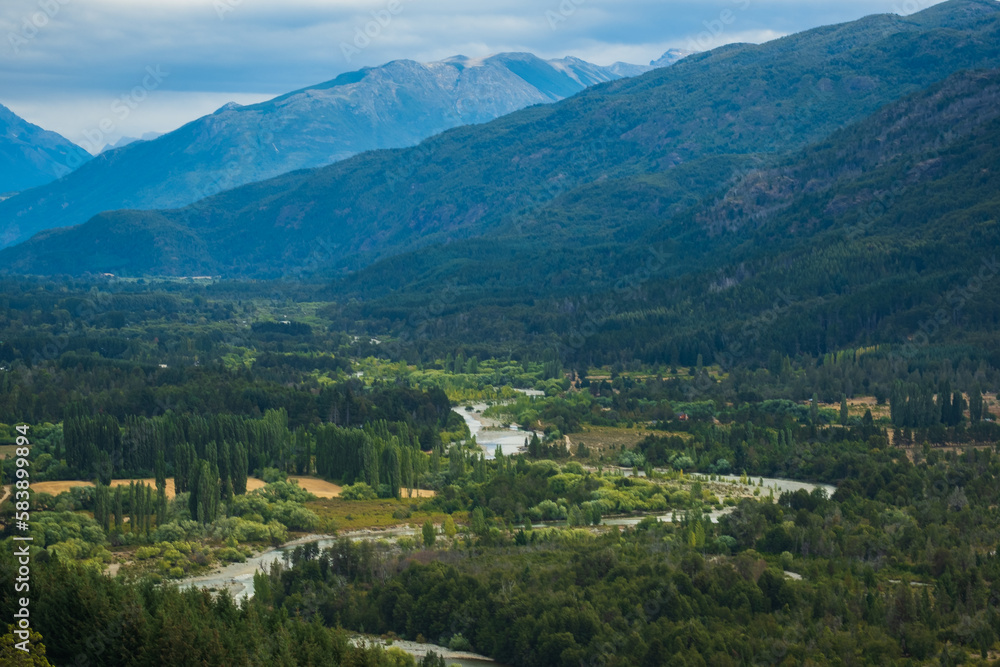 Obraz premium El Bolsón is an Argentinean town in northern Patagonia’s Río Negro province. It lies on the banks of the Río Quemquemtreu, in a valley dotted with fruit trees. Cerro Piltriquitrón