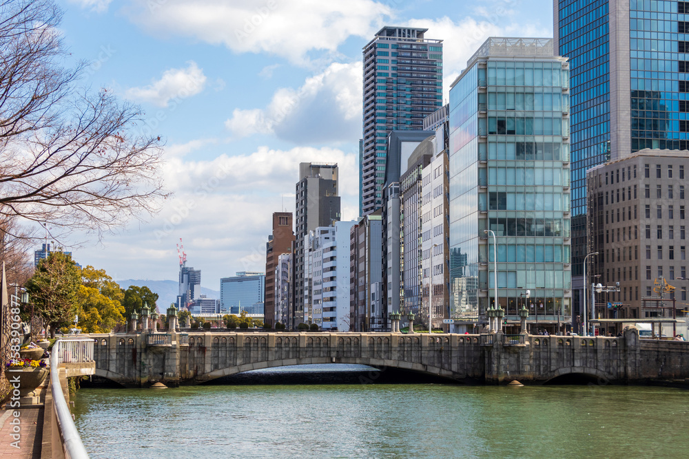 大阪・淀屋橋周辺の都市風景
