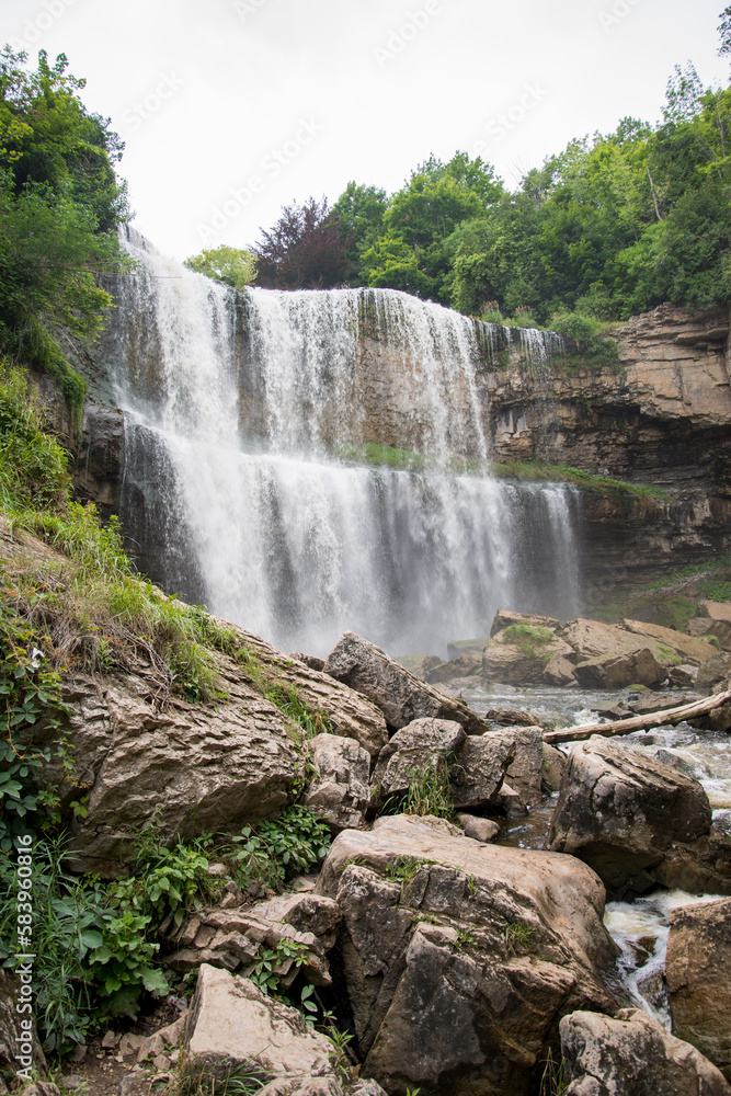 Fototapeta premium Beautiful view of waterfall in Ontario, Canada