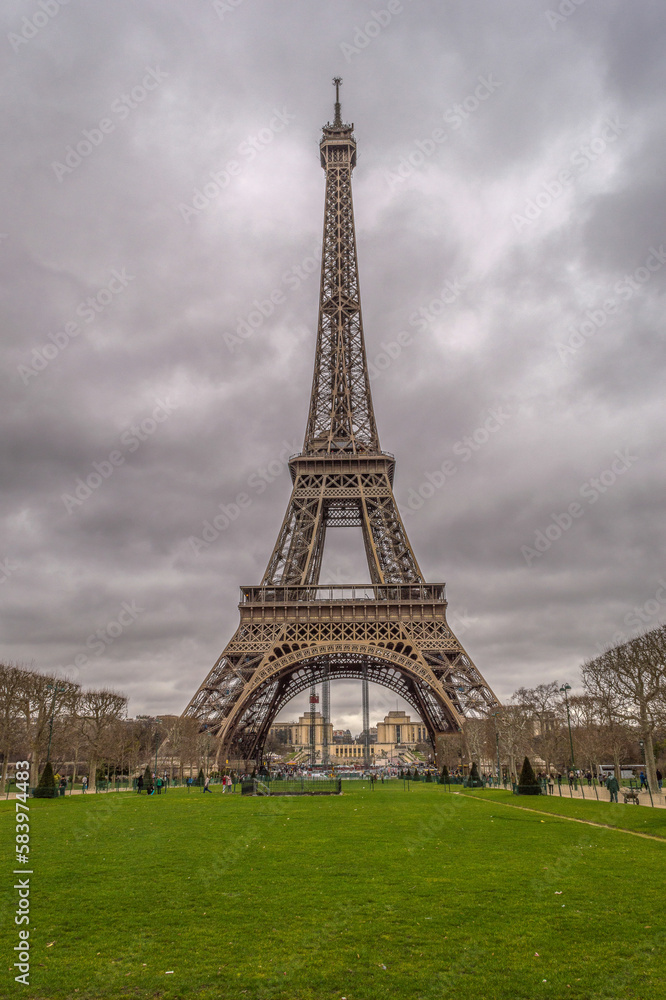 Vertical shot of the Eiffel tower with the gray skyline in the background, Paris, France