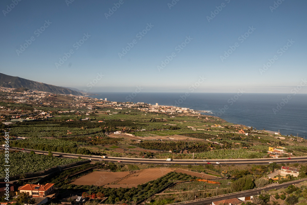 Vista desde la montaña del Puerto de la Cruz en Tenerife. Islas Canarias. 