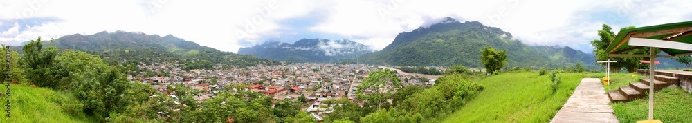 Vista de la ciudad de Tingo Maria, Peru
