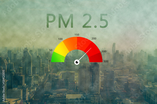 Tableau sur toile Fog or haze combined with smoke and other atmospheric pollutants in the city from PM 2
