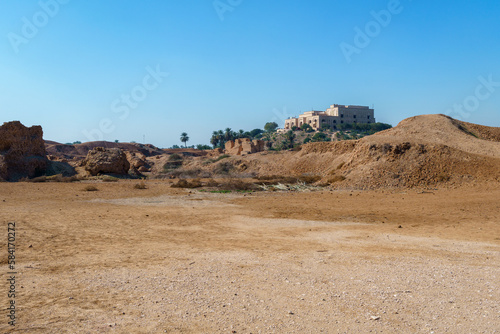 Fotografie Landscape Ultra Wide of the Presidential Palace of Saddam Hussein Overlooking the Historic Babylon Ruins, which is Turned into a Tourist Destination Now
