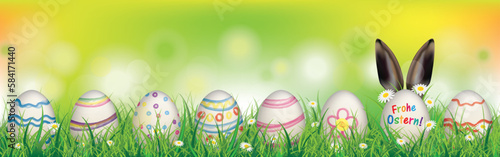 Frohe Ostern, Banner mit bunten Ostereiern in der Frühlingswiese