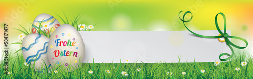 Frohe Ostern, Bunte Ostereier mit einem Papierzettel für den Text