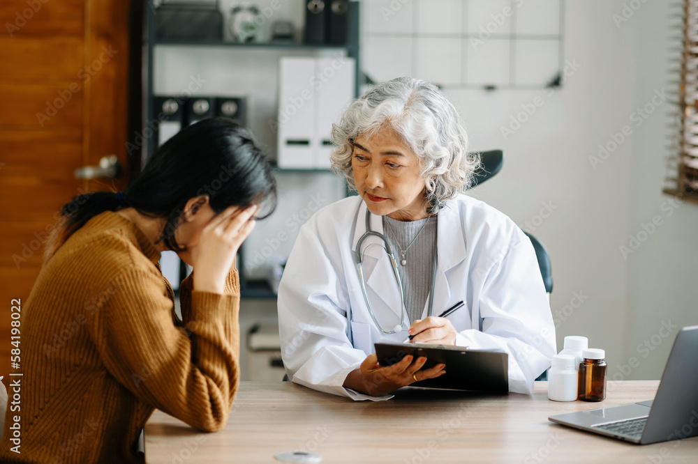 Obraz premium Psychology, depression. Suffering asian old woman, consulting with psychologist, psychiatrist while patient counseling mental problem. Encouraging, therapy, health care..