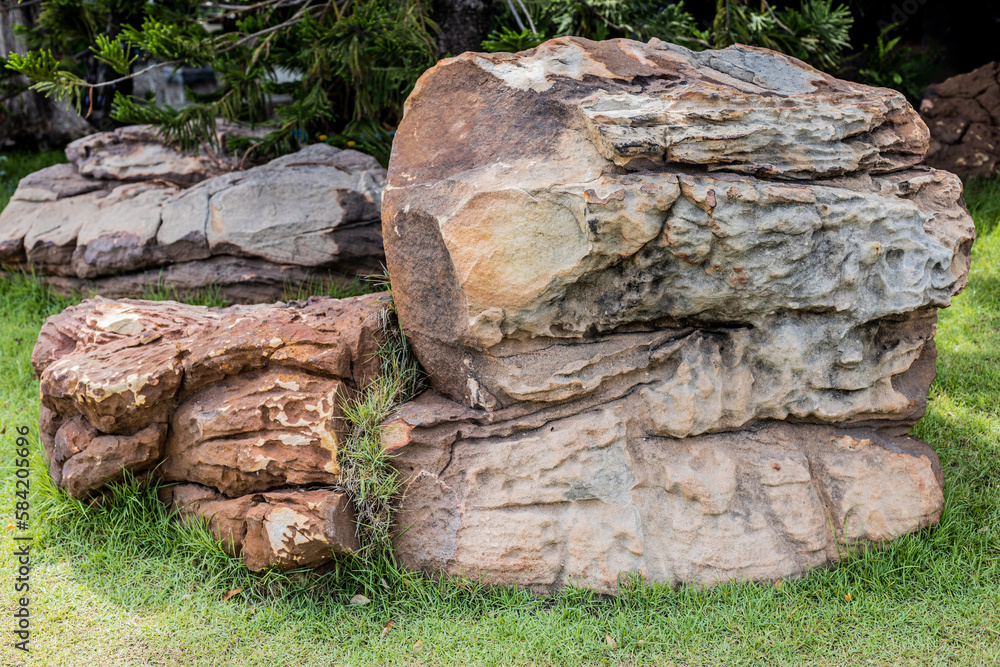 Beautiful Larg stones for decorating the lawn garden. Beautiful Larg stones for decorating the lawn garden.