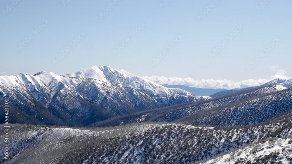 Snowy winter view over razorback spur to mount feathertop in the ...