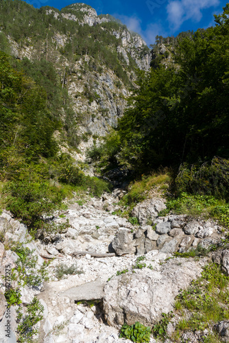 Am Wasserfall Boka in Slowenien